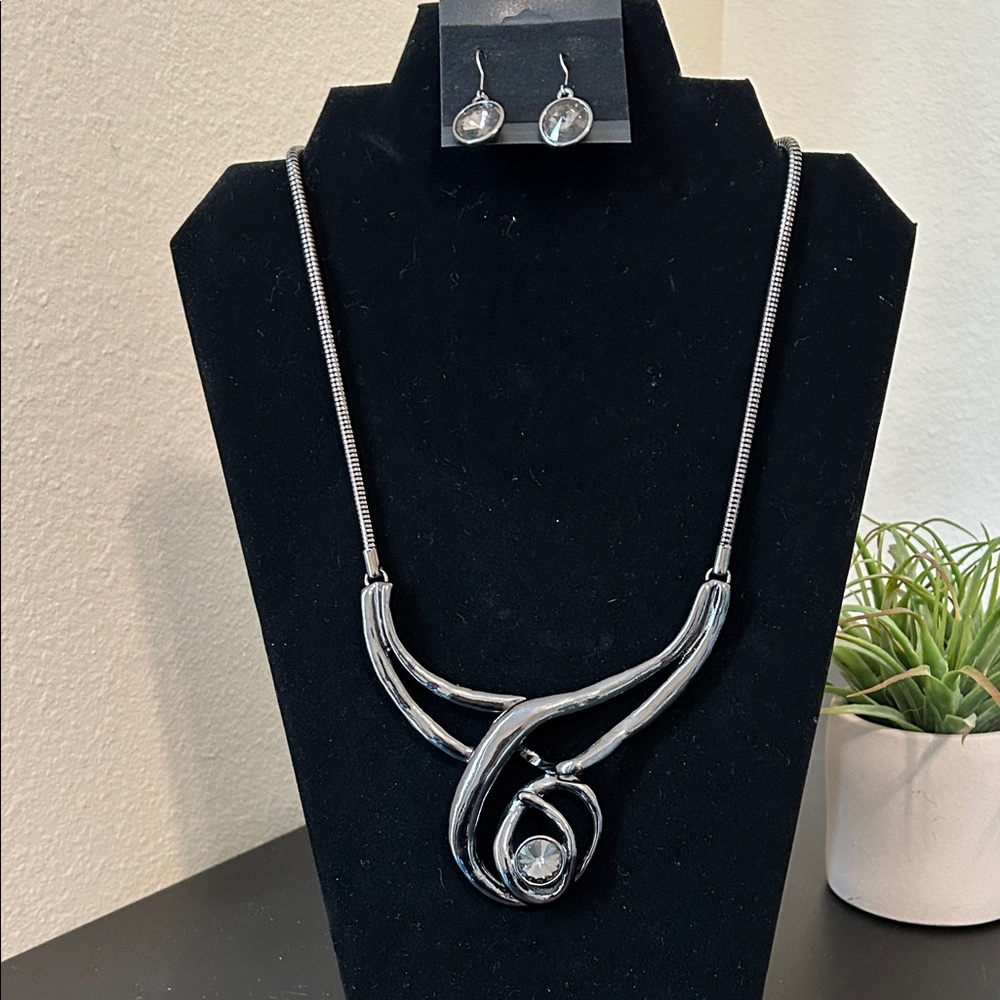 Elegant Silver Necklace and Earring Set